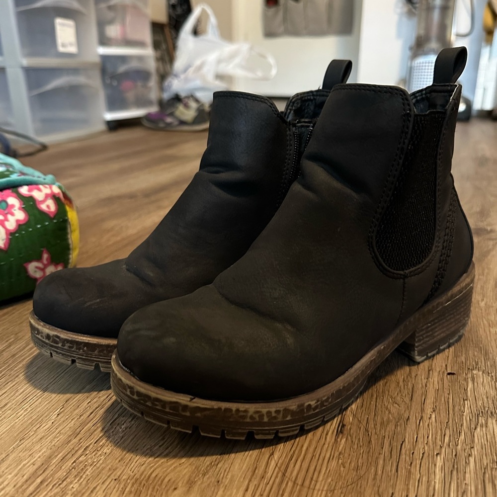 Black Maurice’s booties size 6